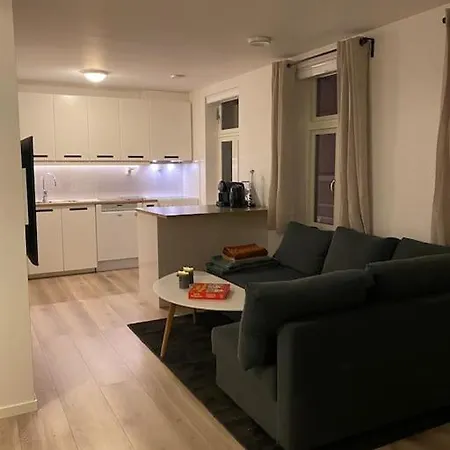 Apartment 2 Bedroom Located Downtown