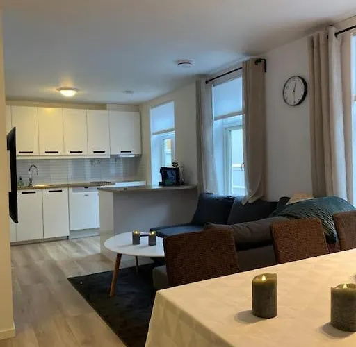 2 Bedroom Located Downtown Lägenhet